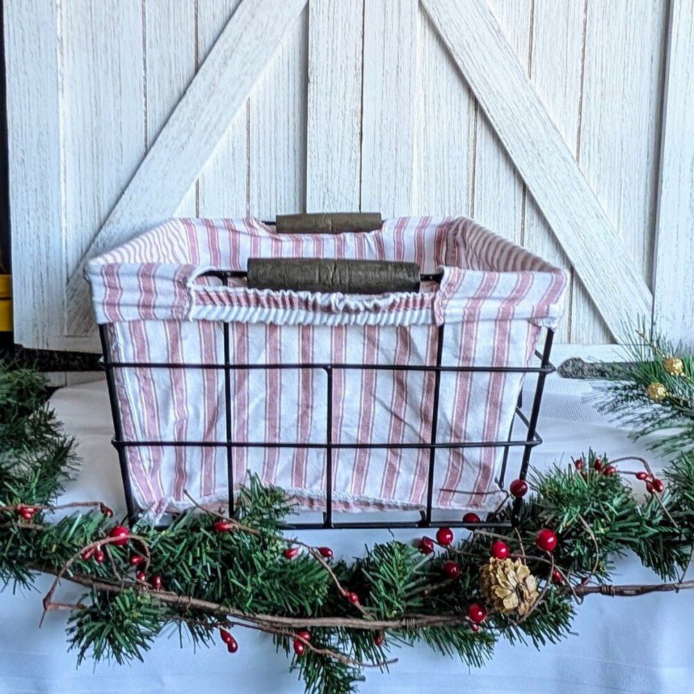 NWT- Rae Dunn Festive “BE MERRY” Wired Basket With Liner - Picture 2 of 5